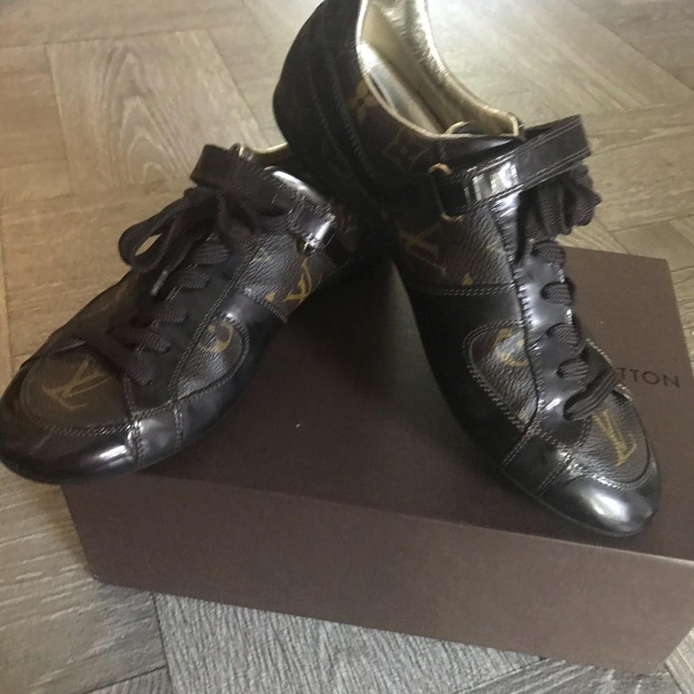 Louis Vittion woman tennis shoes